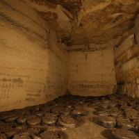 Sacos de champiñón abandonados en galería Ouaché, Saint-Maximin (c) Urban-Exploration.com